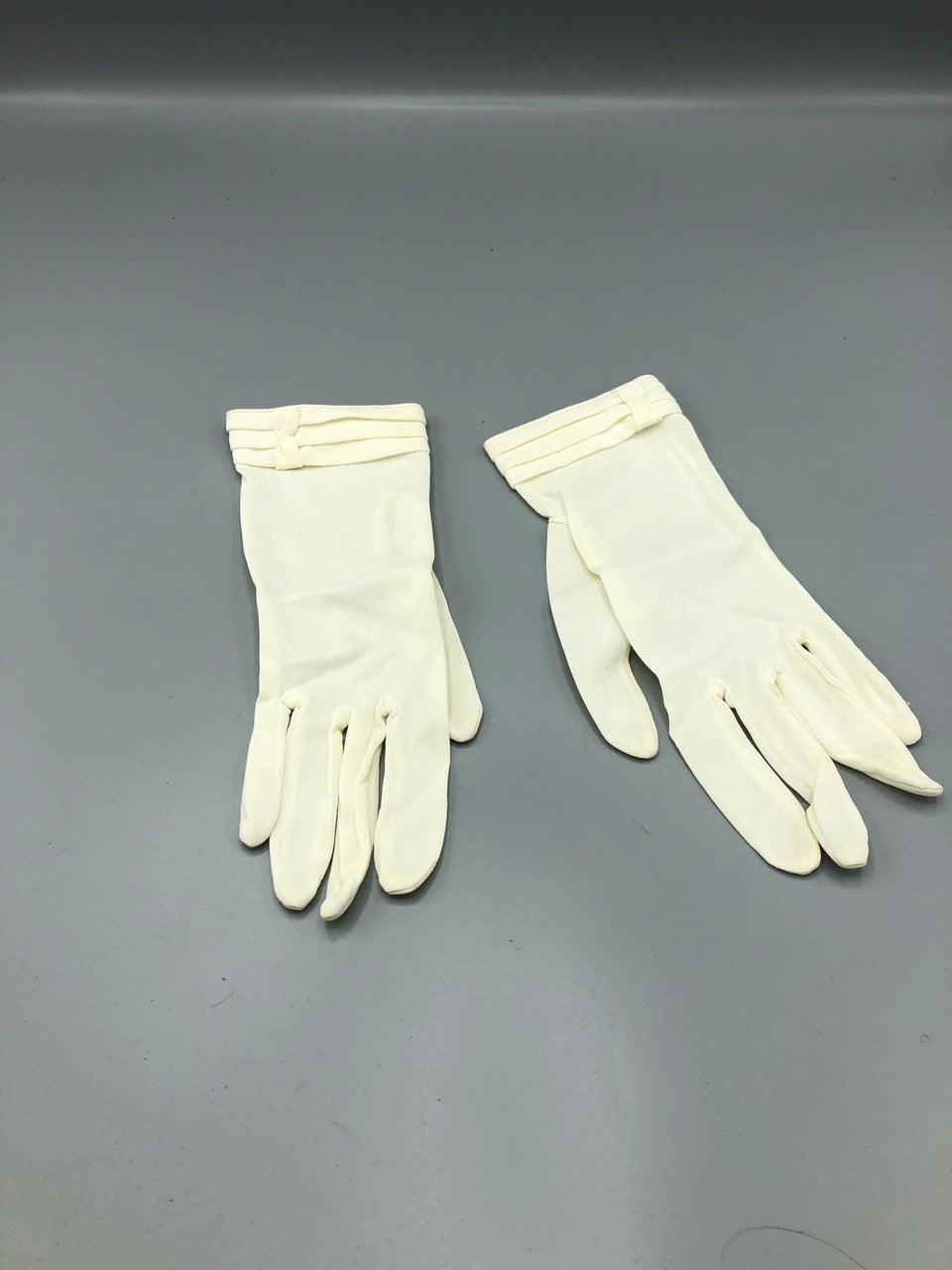 Vintage Cream silk gloves