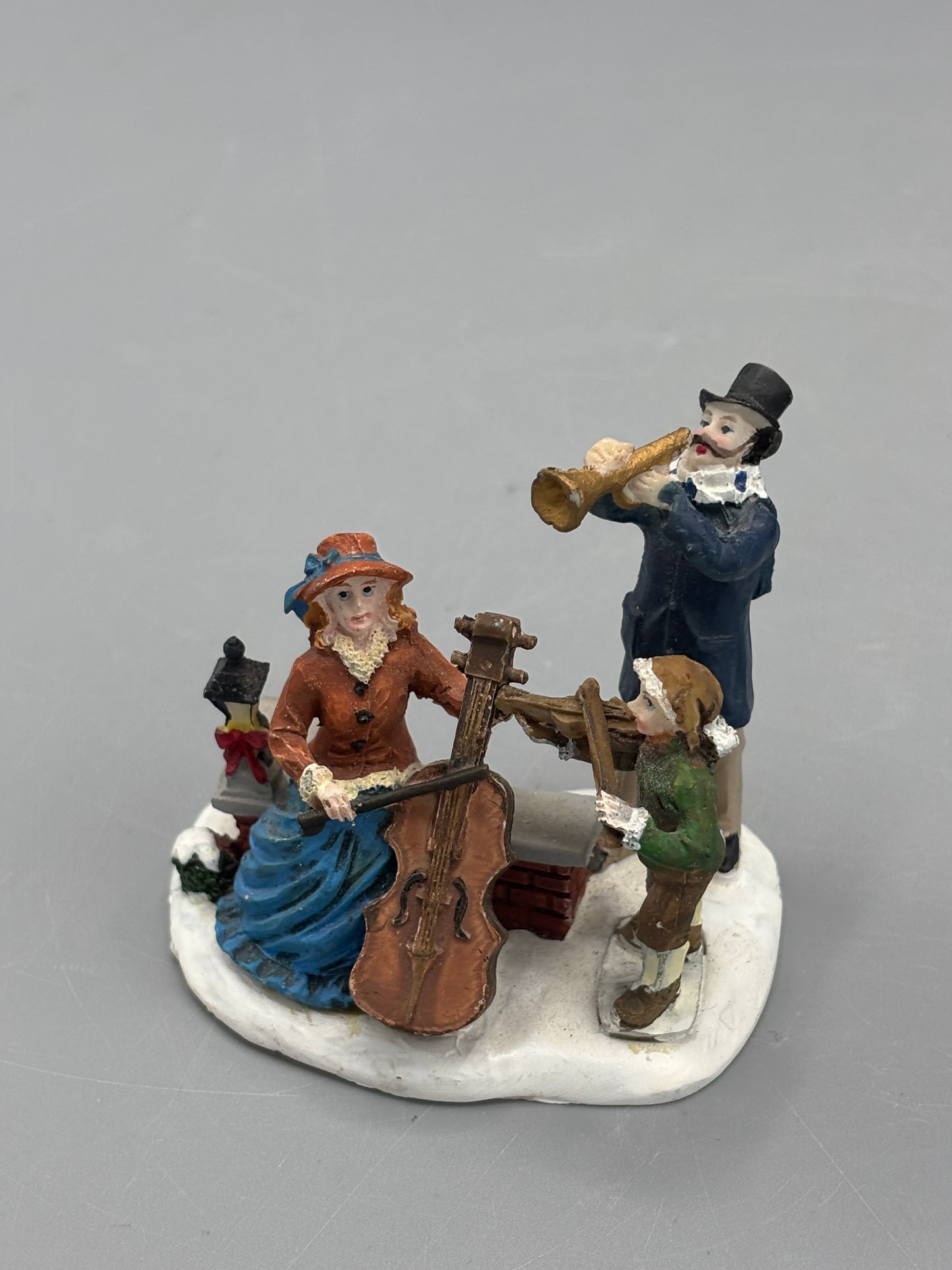 Miniature 3 person Caroler figurine
