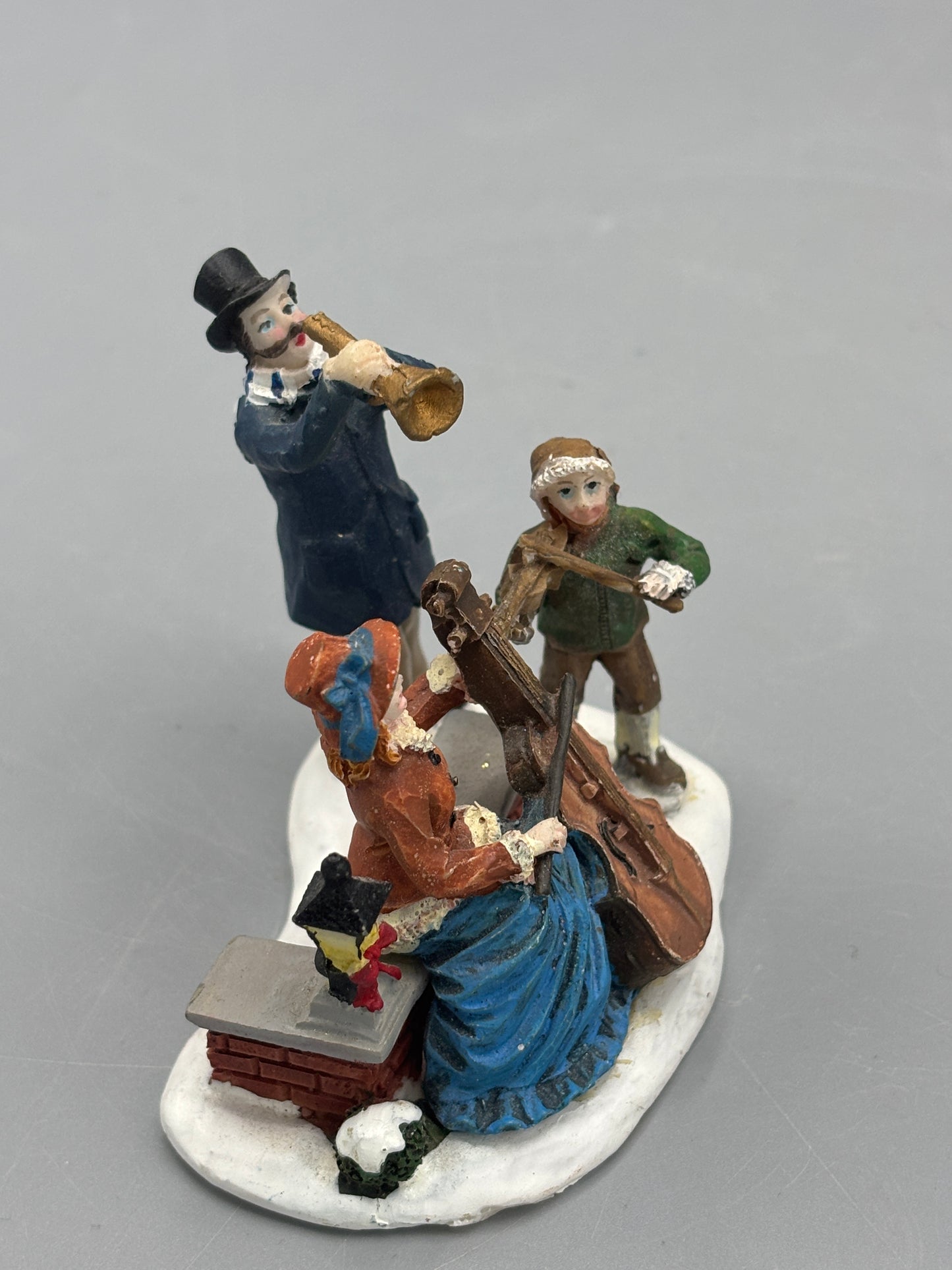 Miniature 3 person Caroler figurine