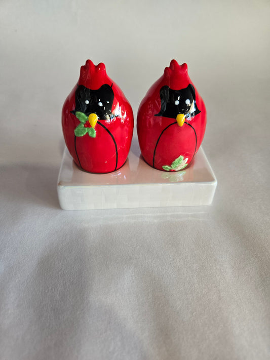 Cardinal salt and pepper in box