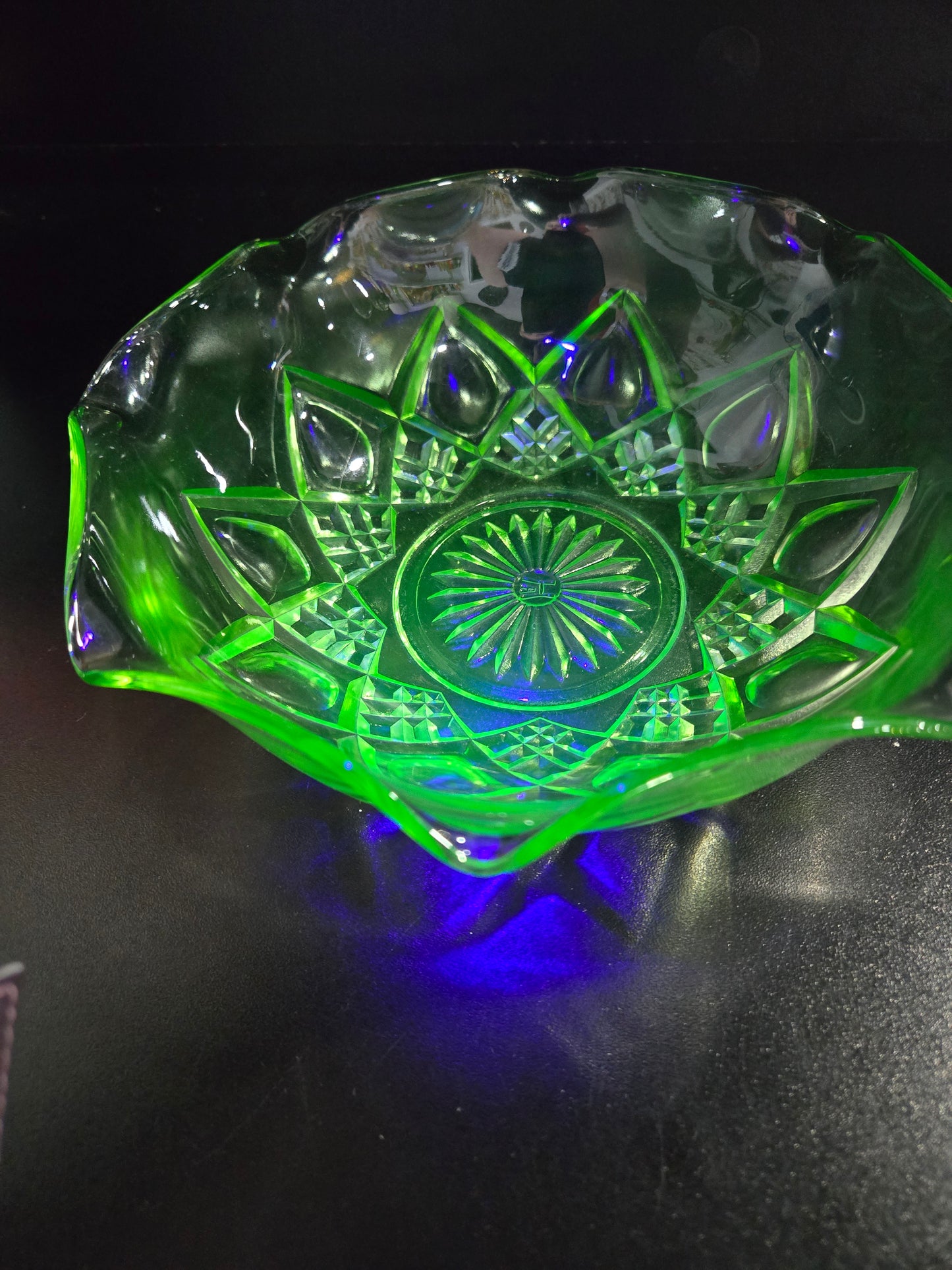 Vintage Hazel Atlas green Uranium glass bowl
