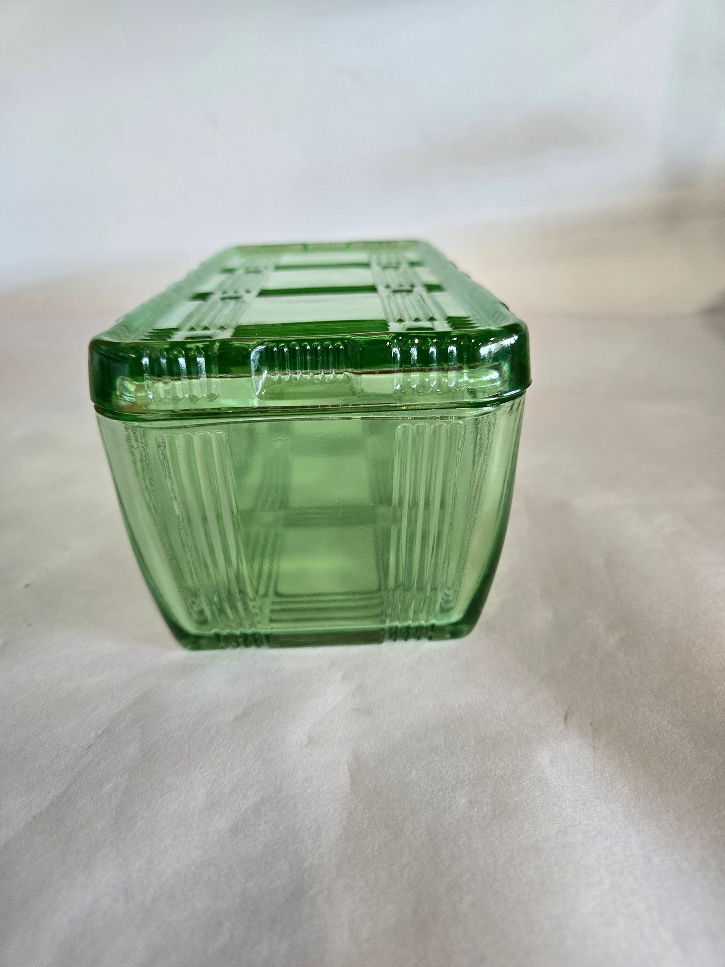 Vintage uranium hazel atlas criss cross refrigerator dish