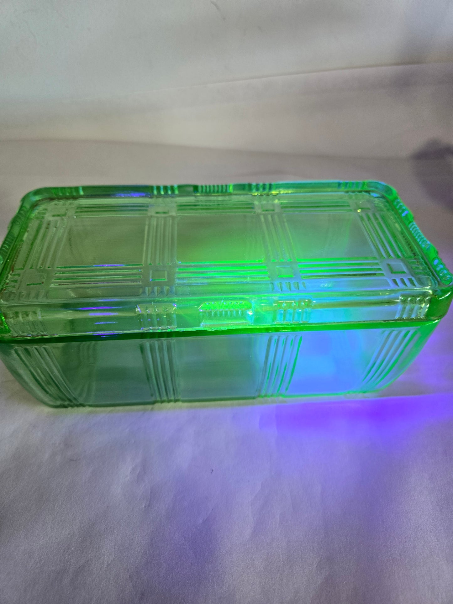 Vintage uranium hazel atlas criss cross refrigerator dish