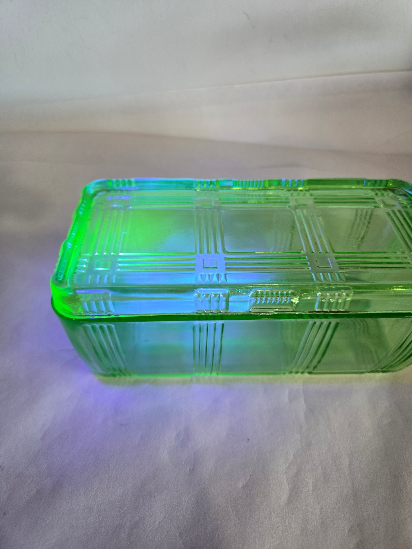 Vintage uranium hazel atlas criss cross refrigerator dish