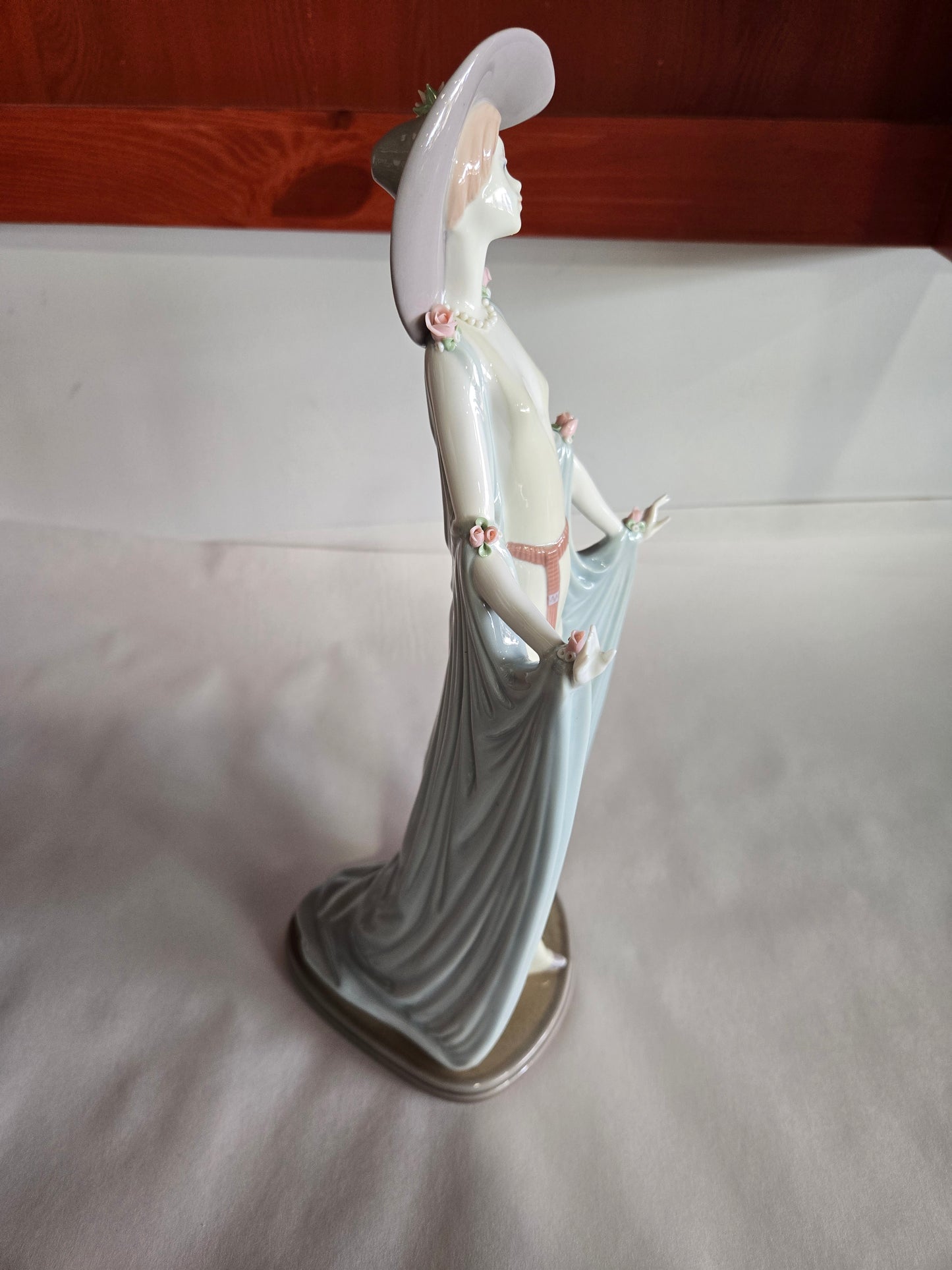 Vintage Lladro Porcelain Lady in a Hat & Flowing Gown