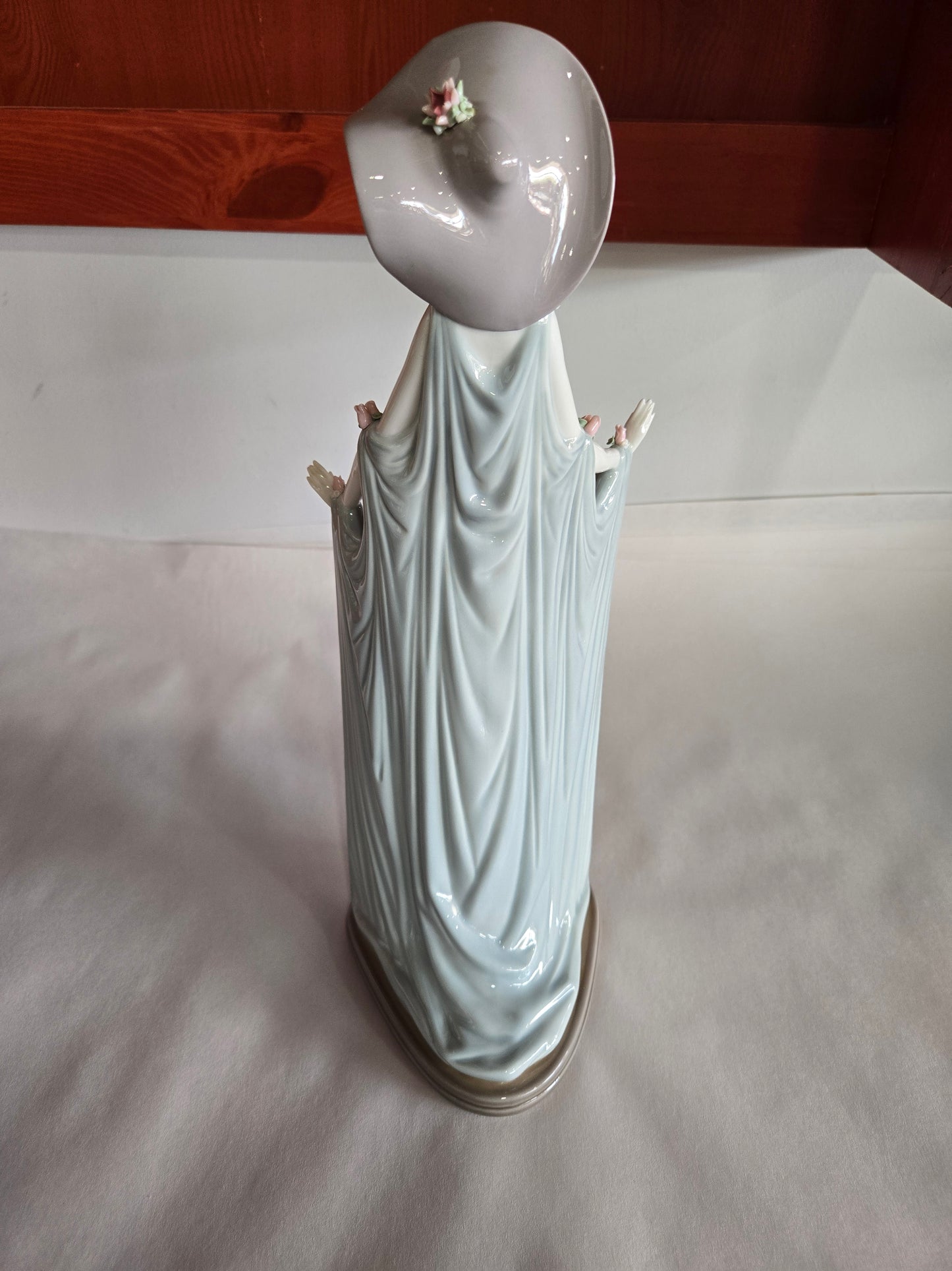 Vintage Lladro Porcelain Lady in a Hat & Flowing Gown