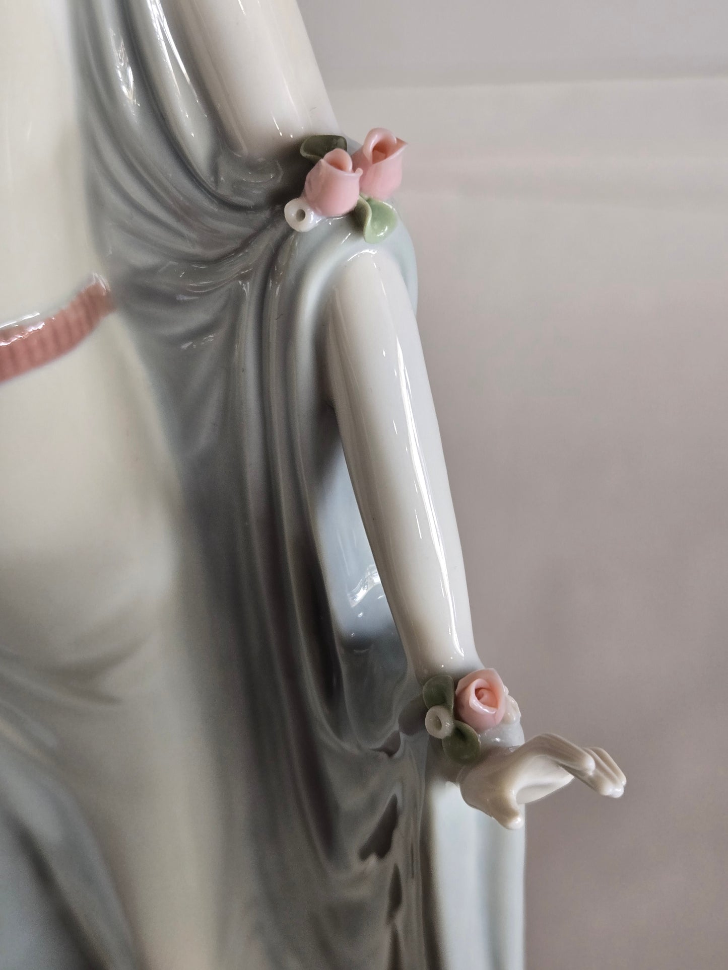 Vintage Lladro Porcelain Lady in a Hat & Flowing Gown