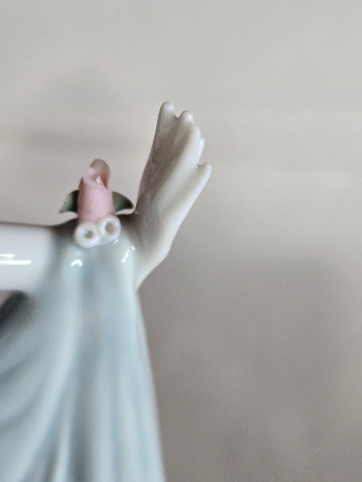 Vintage Lladro Porcelain Lady in a Hat & Flowing Gown