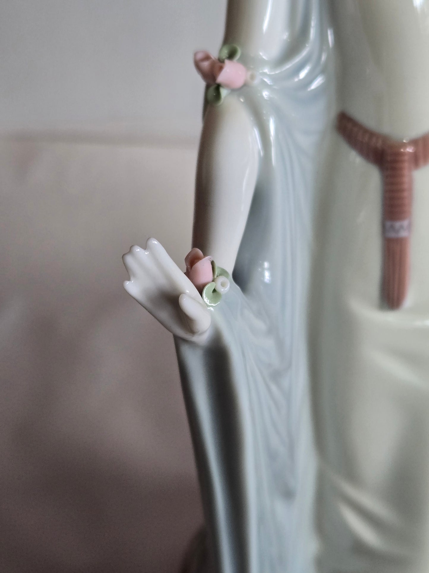 Vintage Lladro Porcelain Lady in a Hat & Flowing Gown