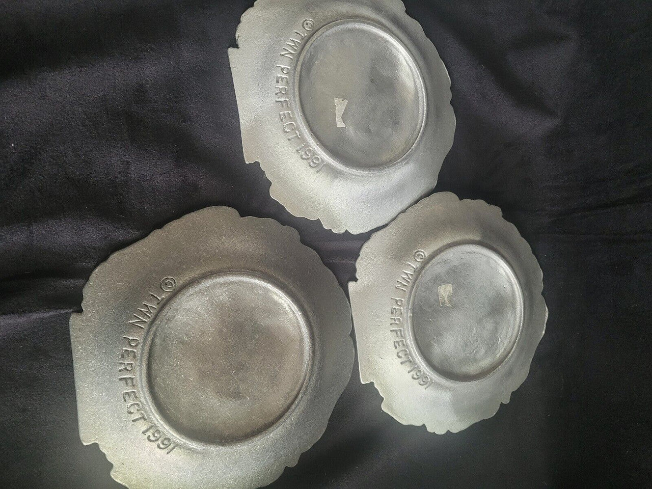 Set of 3 TWN Perfect 1991 Metal Flower Plates