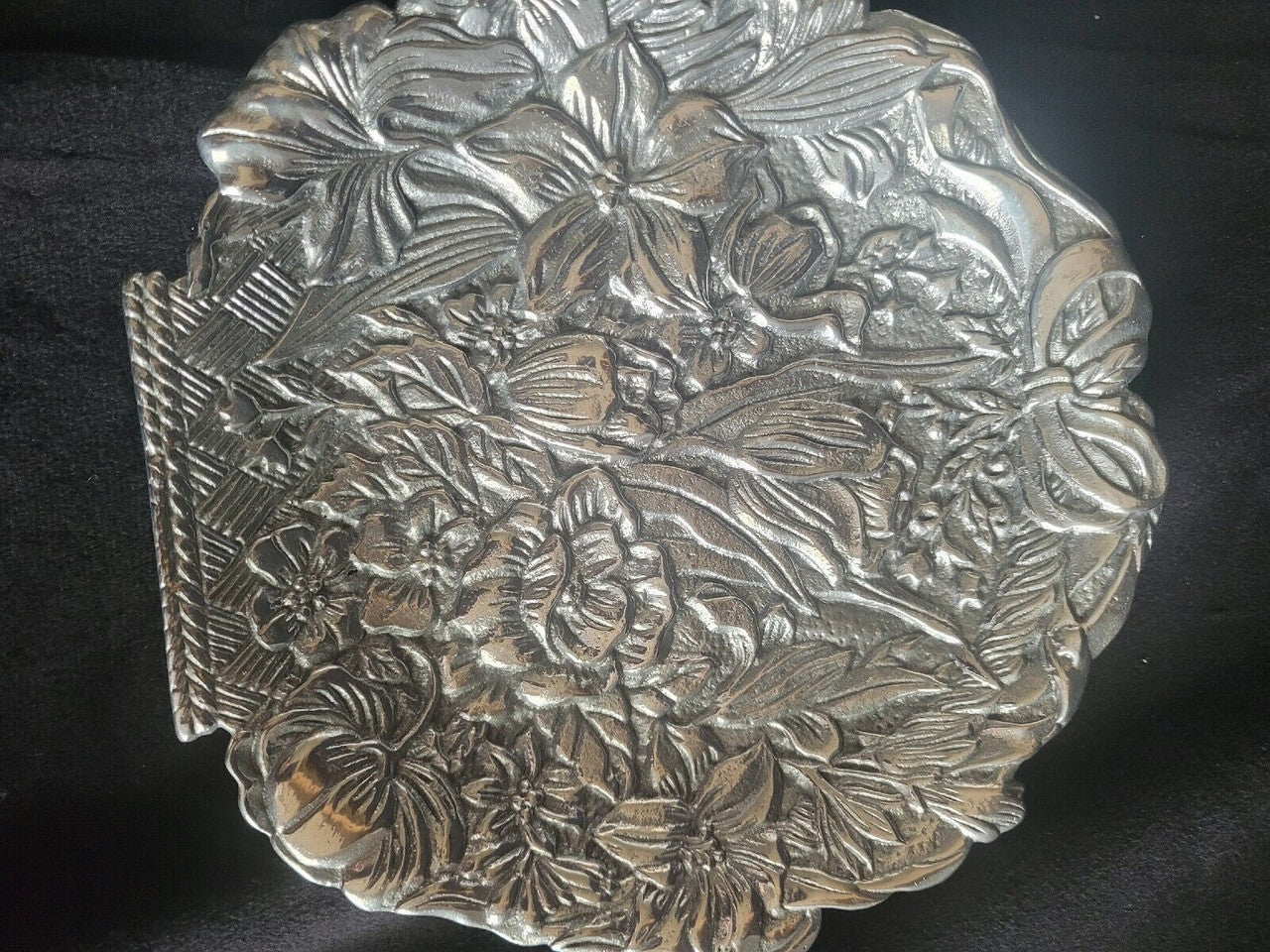 Set of 3 TWN Perfect 1991 Metal Flower Plates