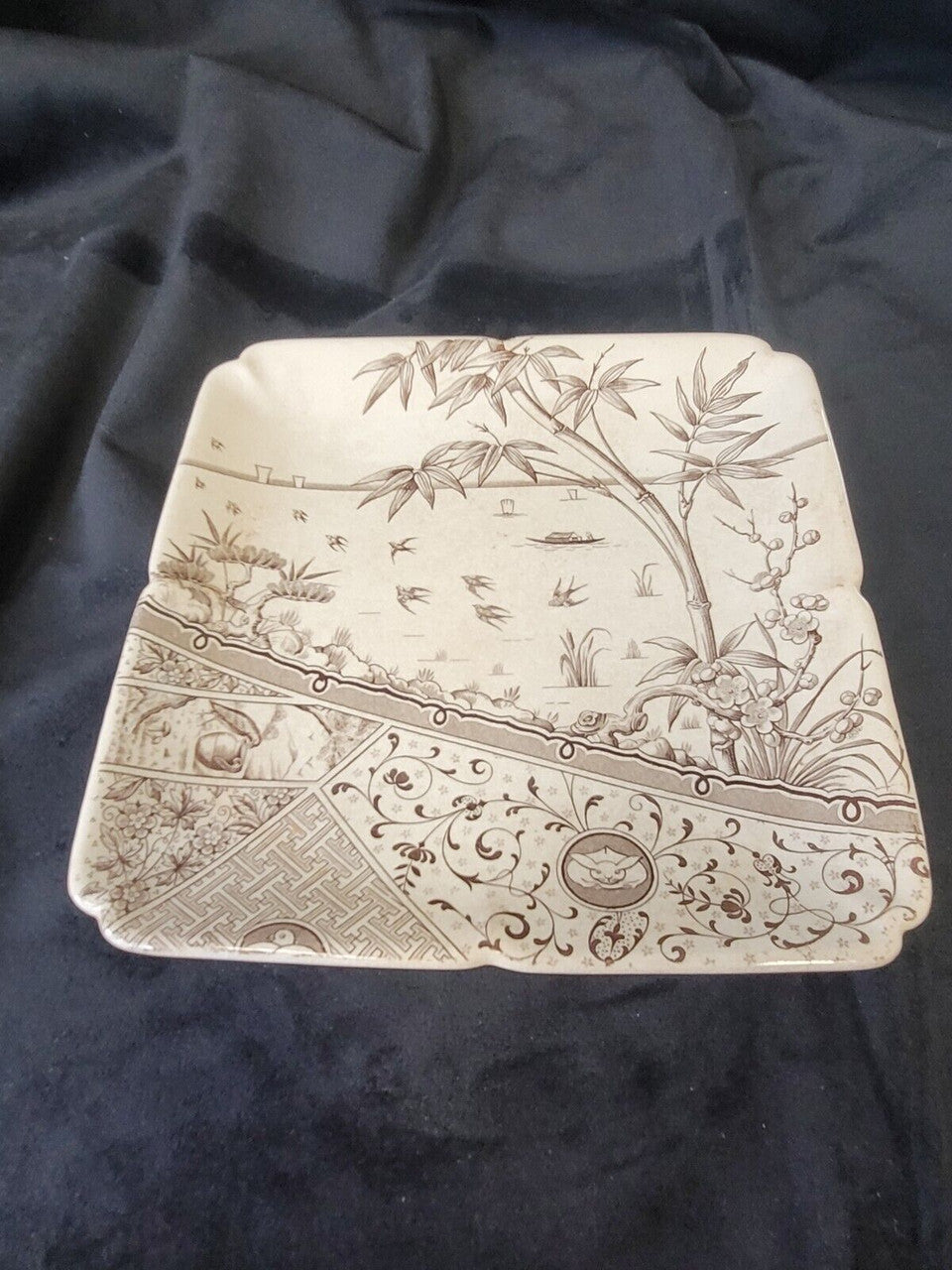 Gildea and Walker Melbourne Pattern Square Plate 9 1/4in