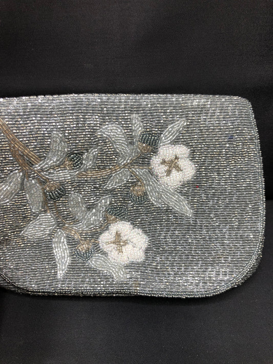 Genie Beaded purse w/ flowers