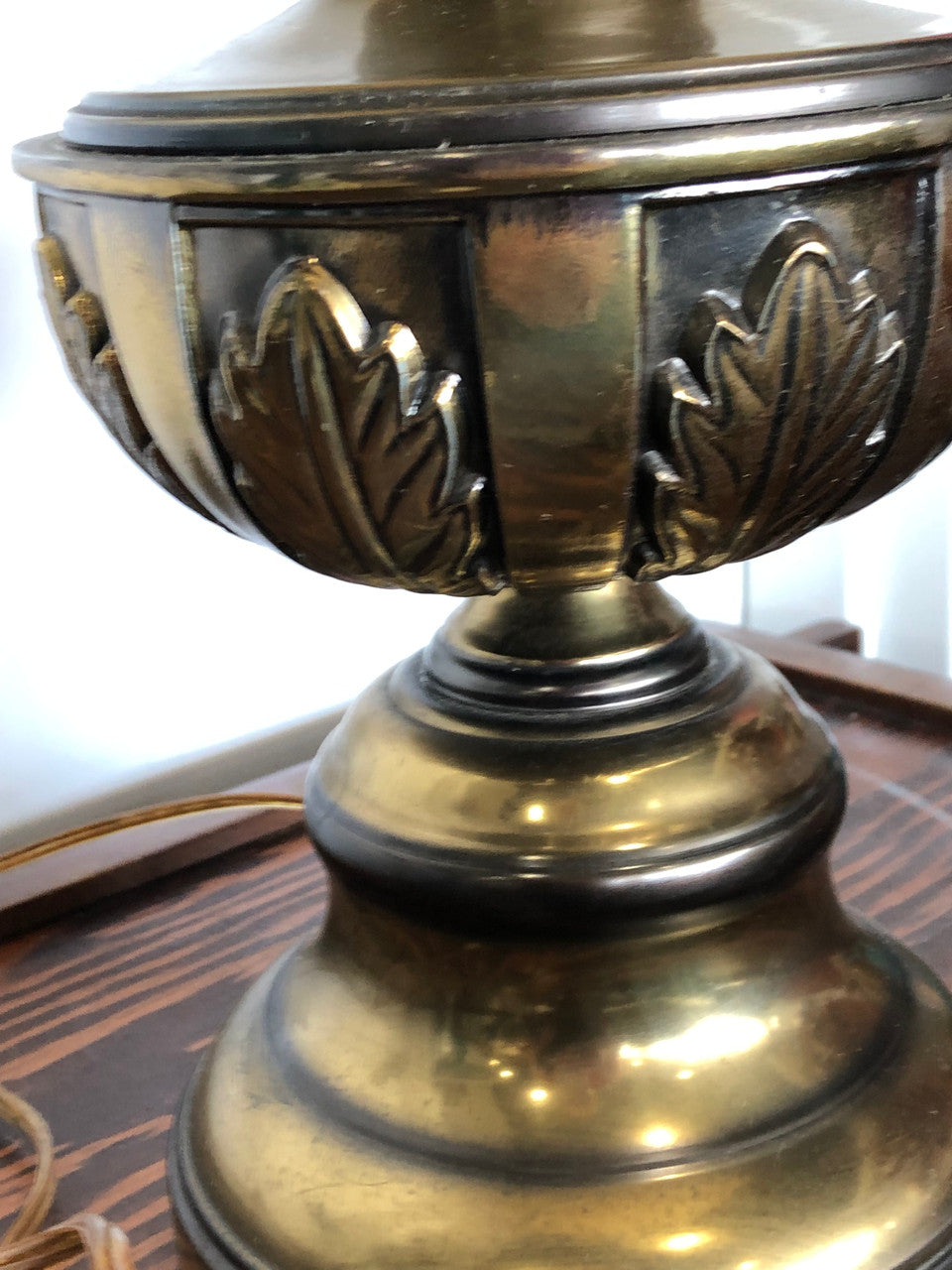 Brass lamp with leaves