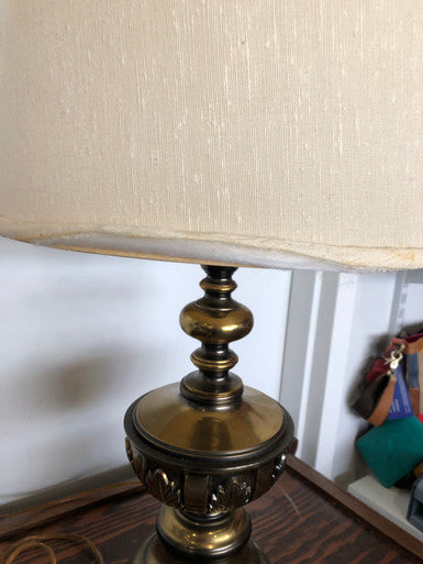 Brass lamp with leaves