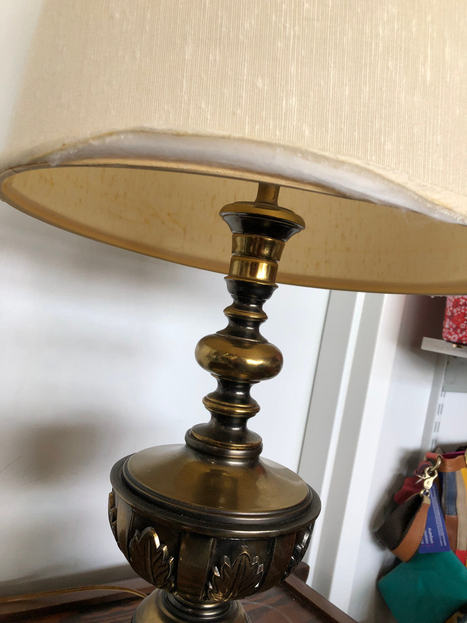 Brass lamp with leaves