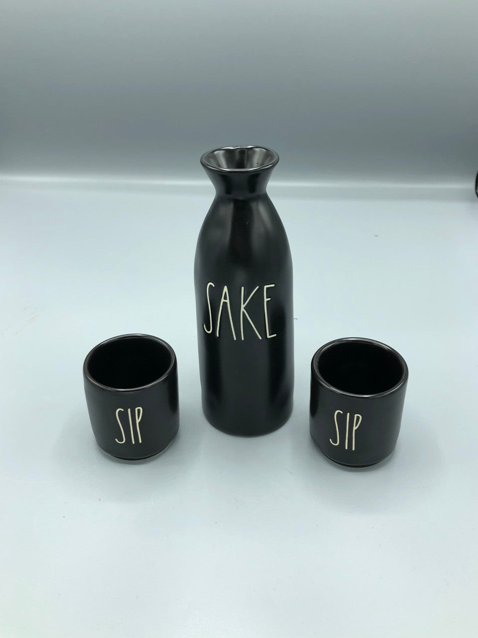 Rae Dunn Sake & 2 Sip Cup set