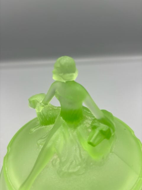 Vintage L E Smith green satin Uranium glass powder jar