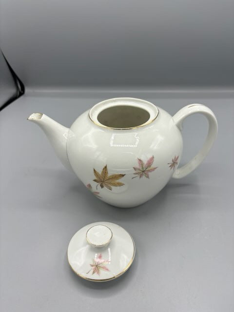 Royal Ming  leaf tea pot