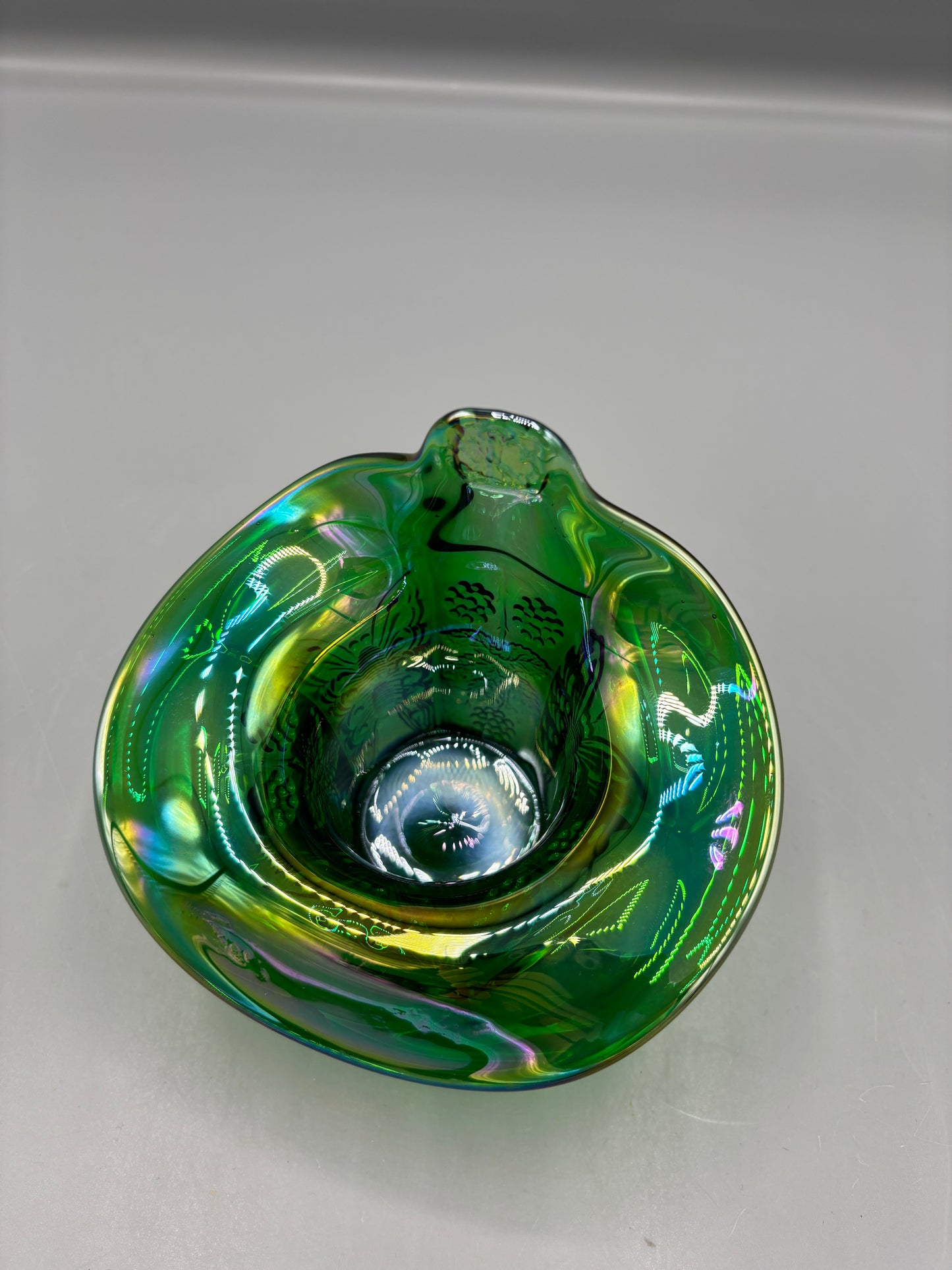 Fenton iridescent emerald green carnival ruffle bowl