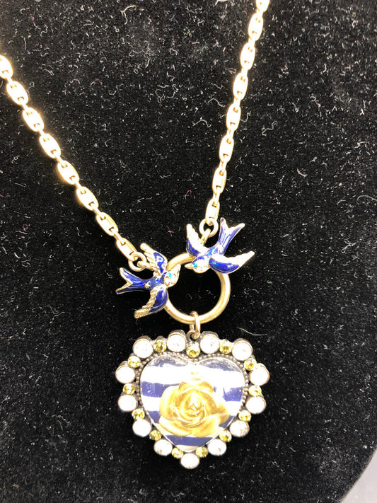 Betsy Johnson Vintage Rose   Necklace