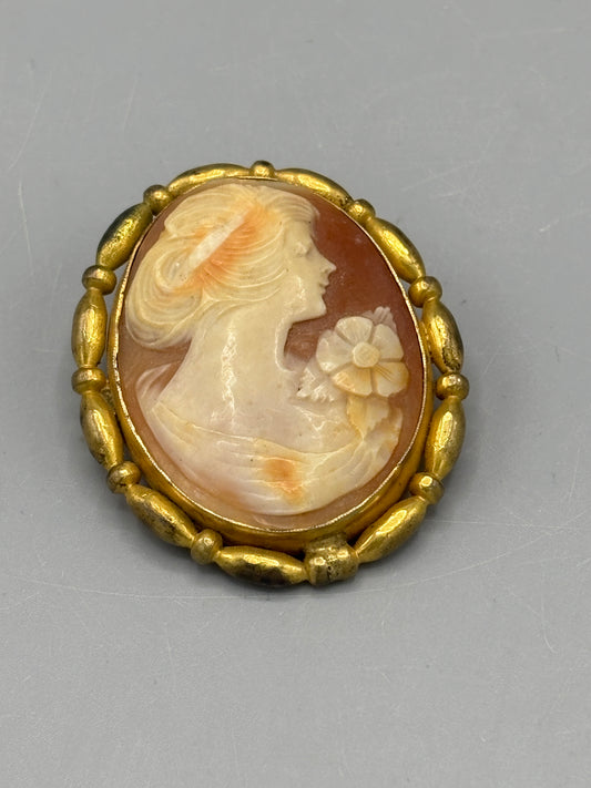 Vintage gold tone Lady Cameo brooch