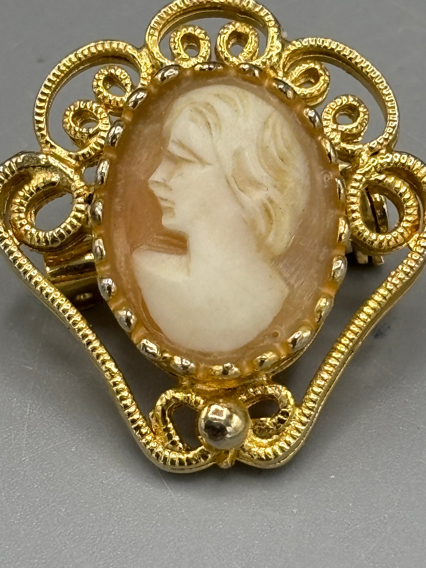 Small gold tone Cameo brooch