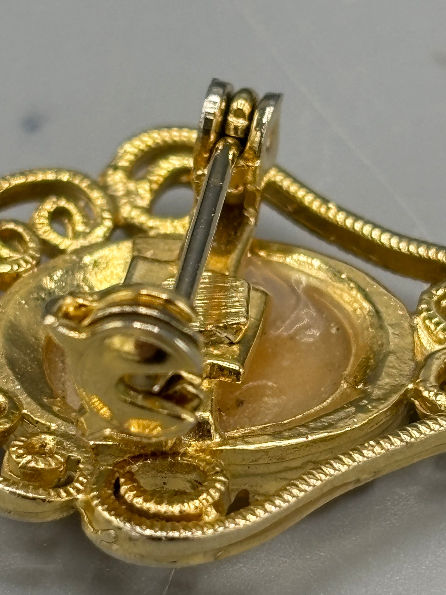 Small gold tone Cameo brooch