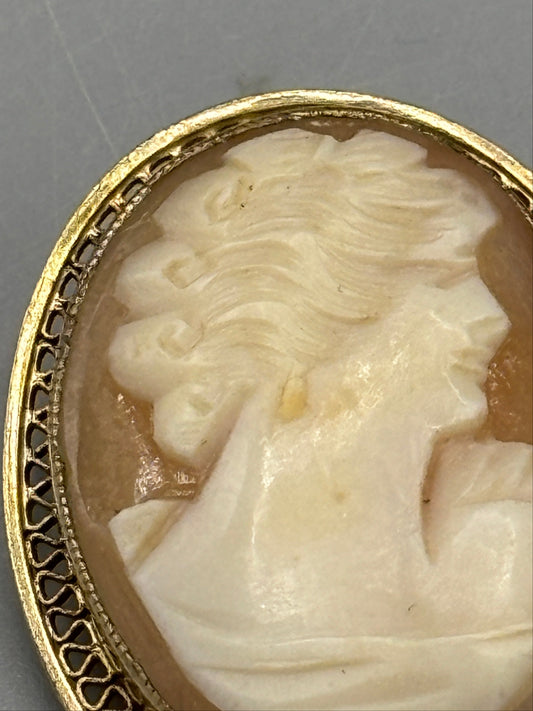 Vintage gold tone Cameo with filigree frame