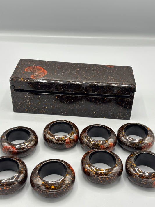 Lacquer 8 piece Napkin rings with case
