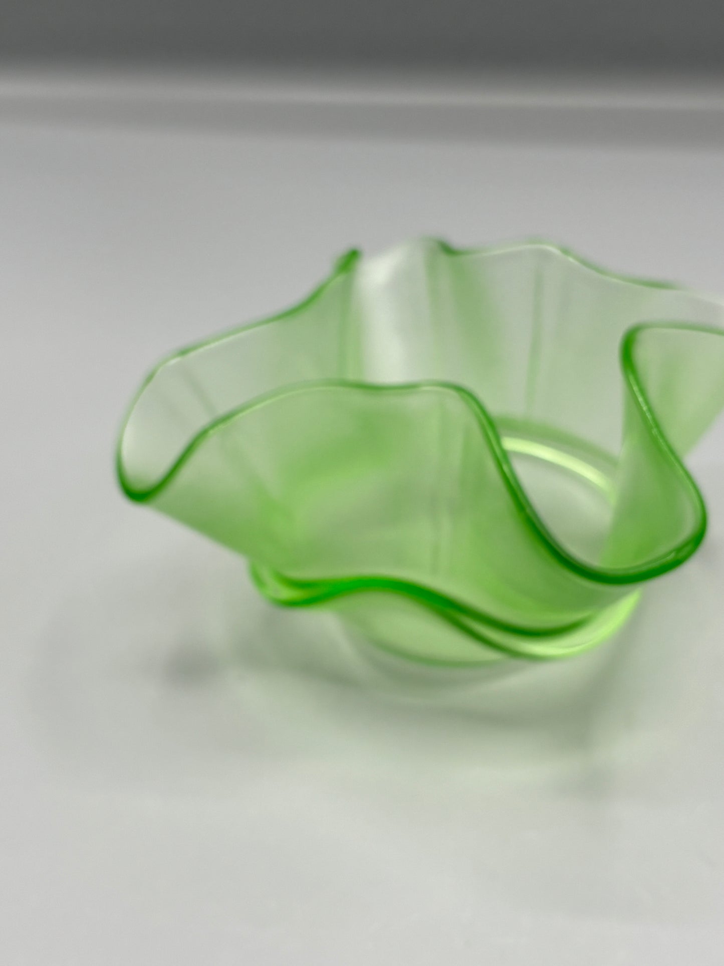 Vintage Uranium Duncan Miller ruffle bowl