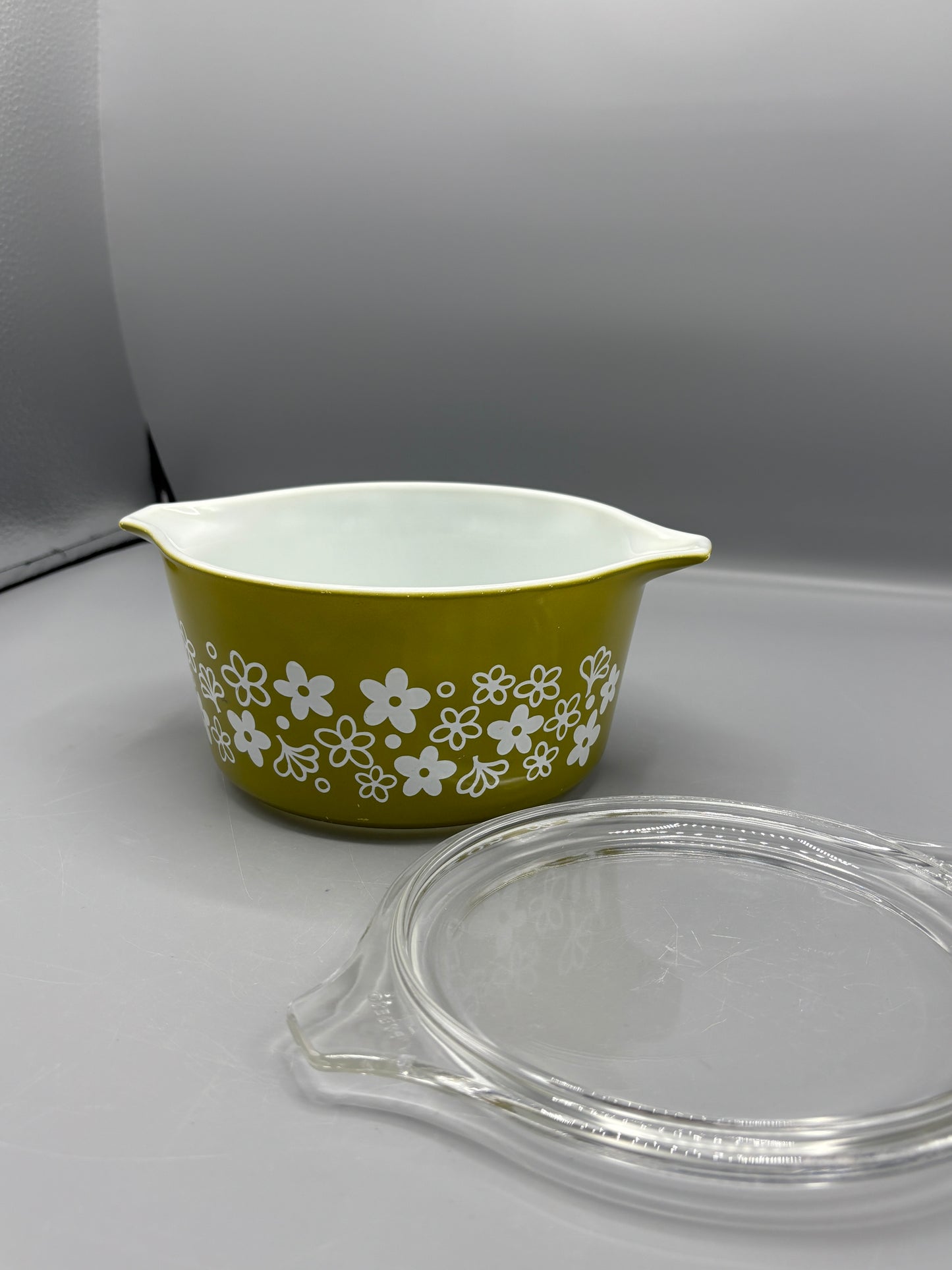 Vintage Pyrex 2.5 qt green Spring Blossom bowl