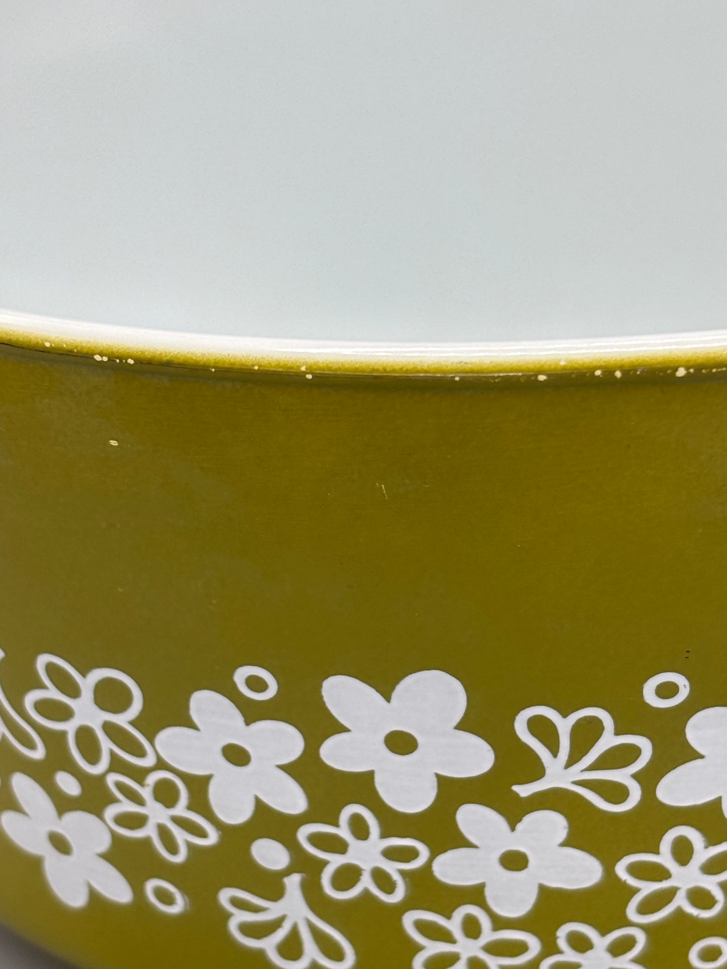Vintage Pyrex 2.5 qt green Spring Blossom bowl