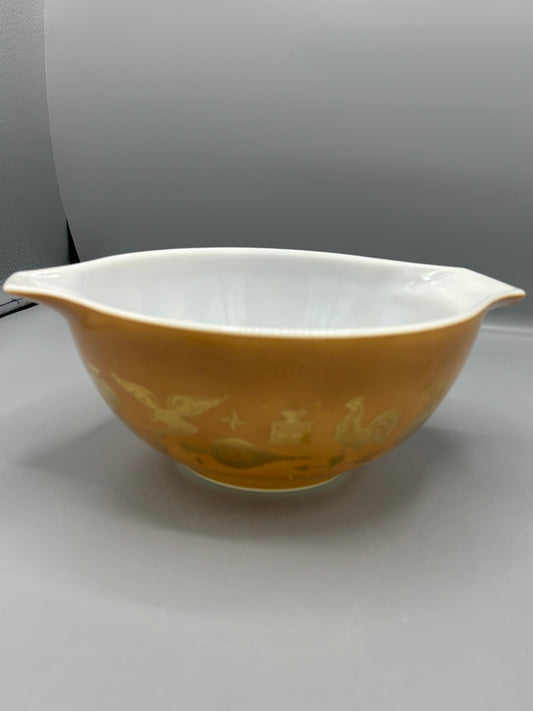 Vintage Pyrex Americana Cinderella 1 1/2 qt bowl