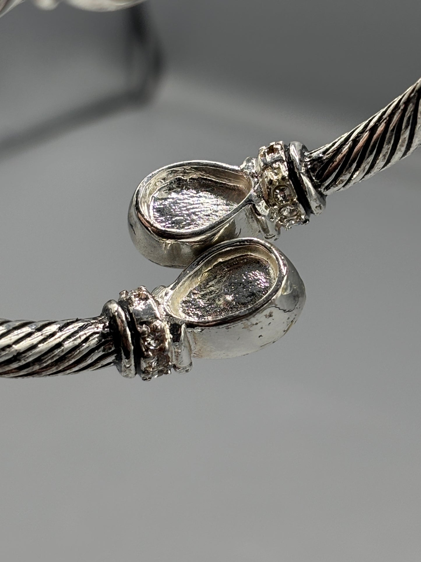 Silver tone cable style bypass bangle with pearl