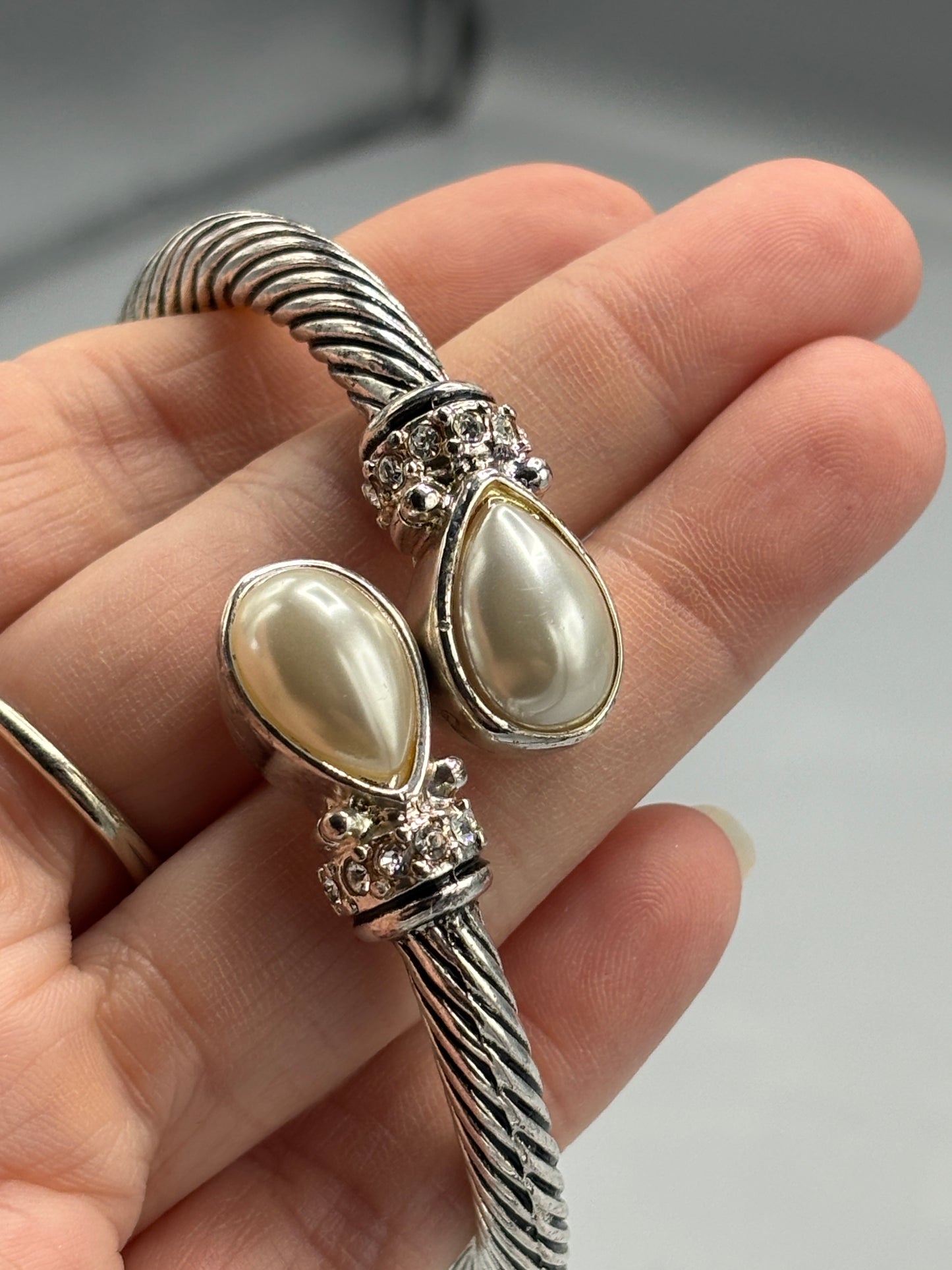 Silver tone cable style bypass bangle with pearl