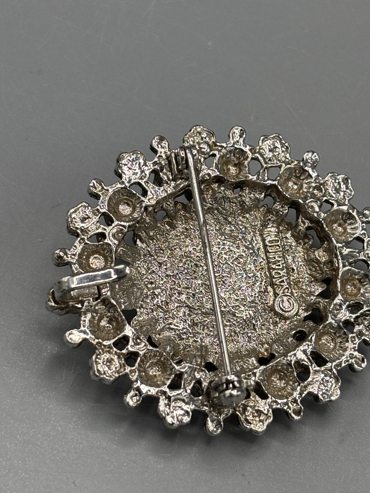 Vintage Sarah Coventry silver tone brooch