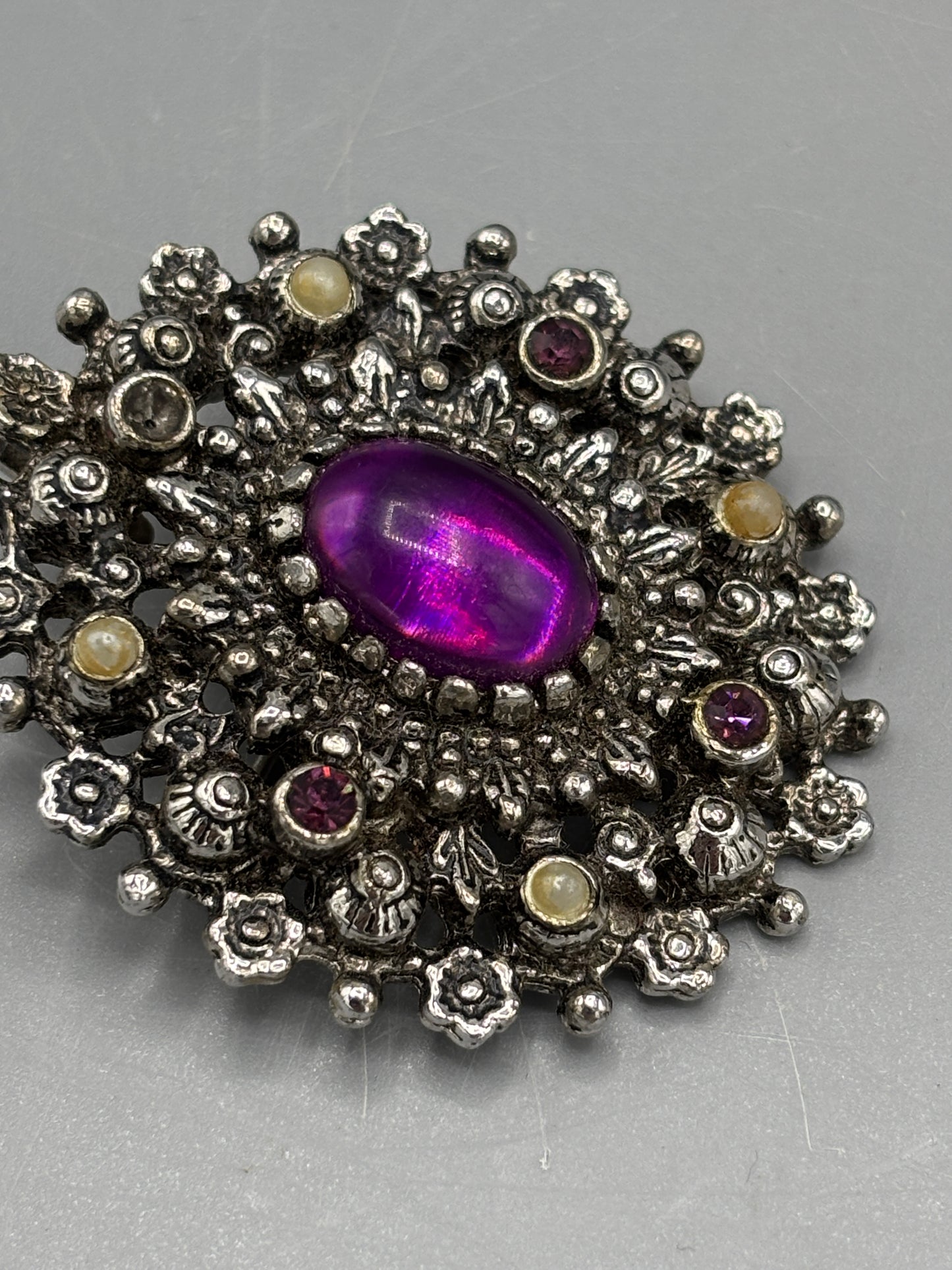 Vintage Sarah Coventry silver tone brooch