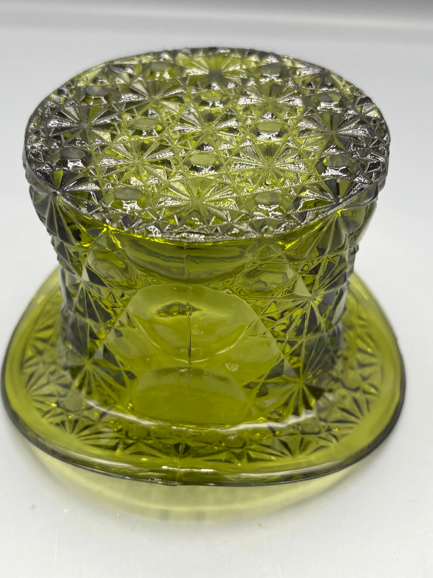 Vintage Fenton green Daisy & Button top hat