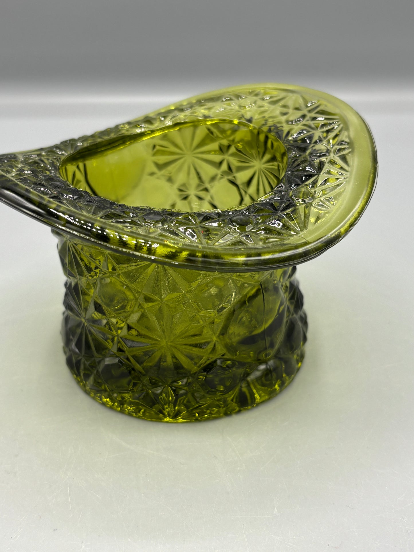 Vintage Fenton green Daisy & Button top hat