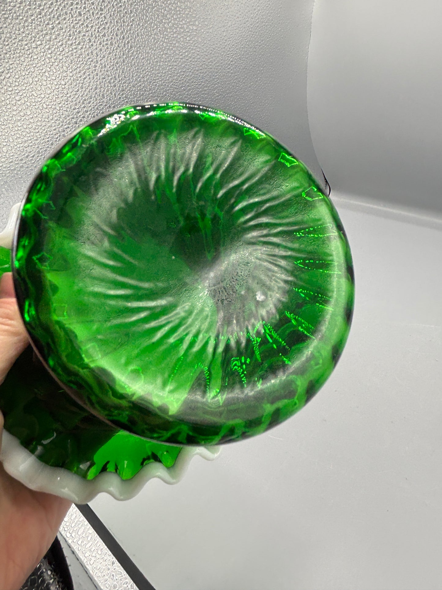 Vintage Fenton Emerald green snow crest top hat vase