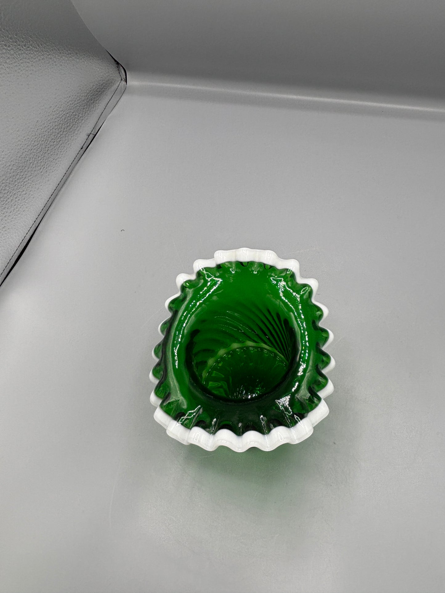 Vintage Fenton Emerald green snow crest top hat vase