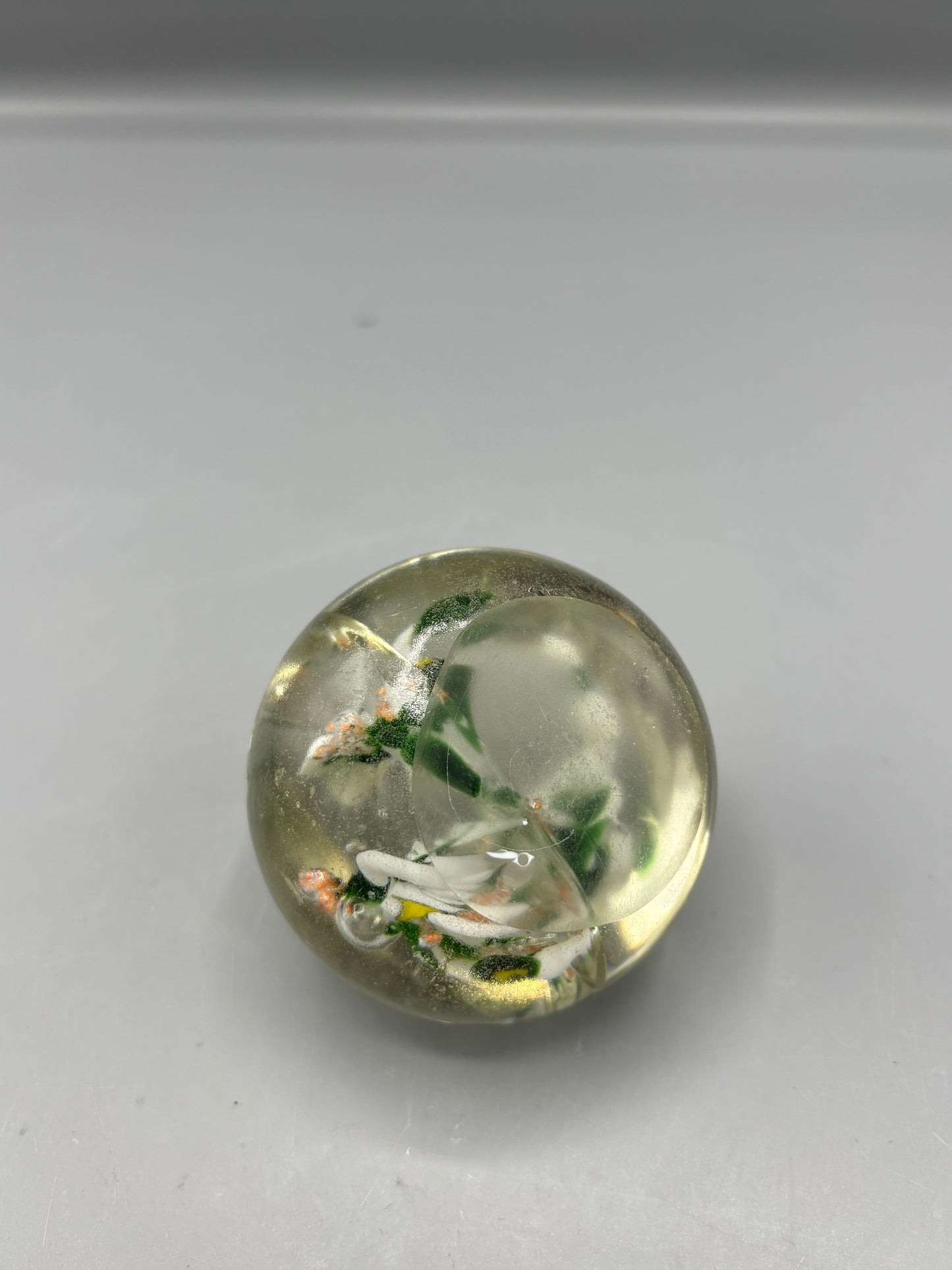 Paperweight with white flowers
