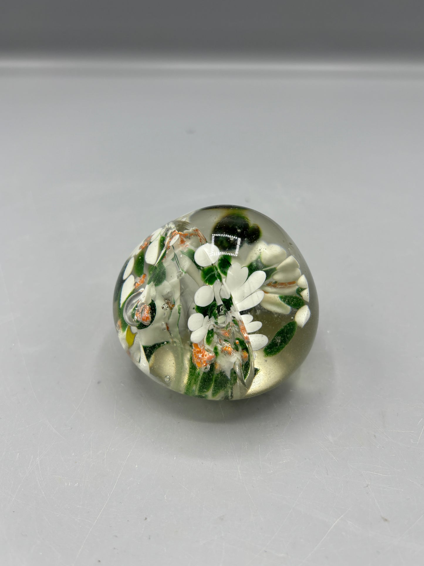 Paperweight with white flowers