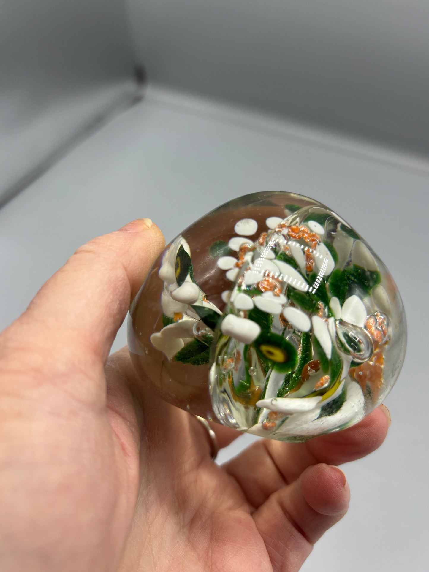 Paperweight with white flowers