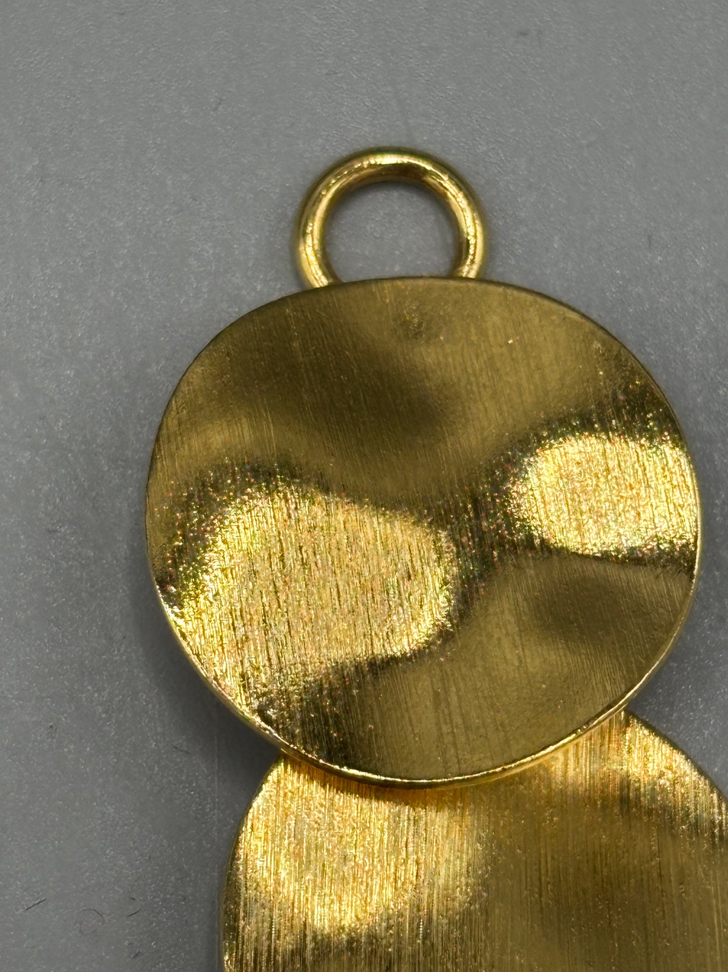 Gold tone disc necklace