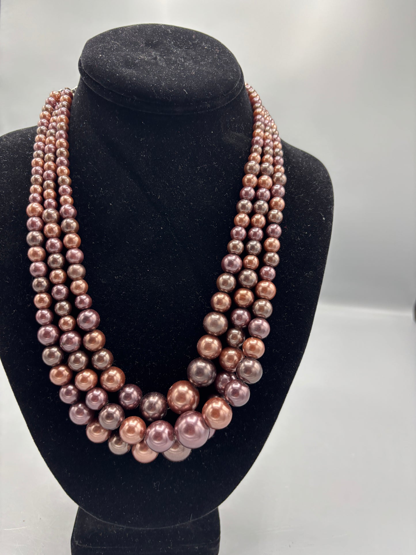 Strand faux Pearl Necklace