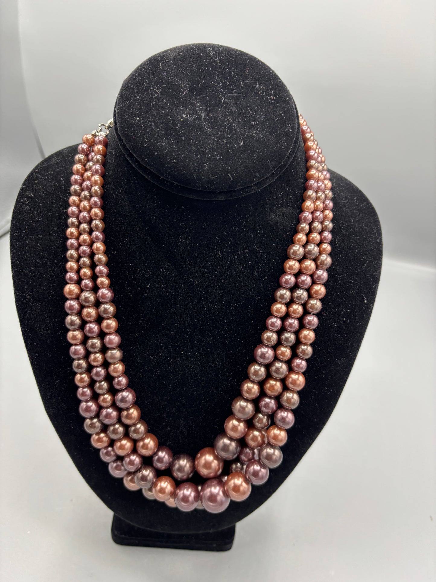 Strand faux Pearl Necklace