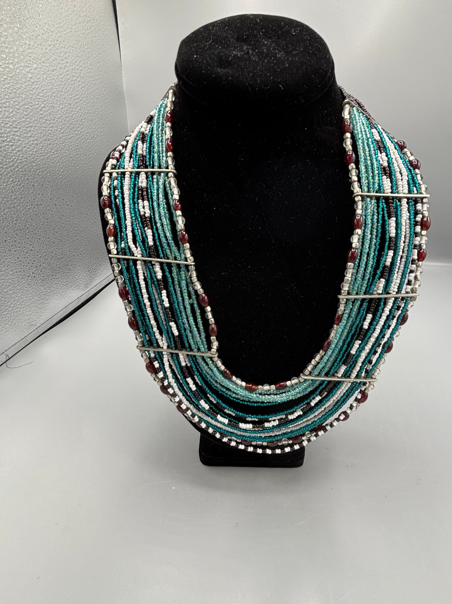 Choker style turquoise colored bead