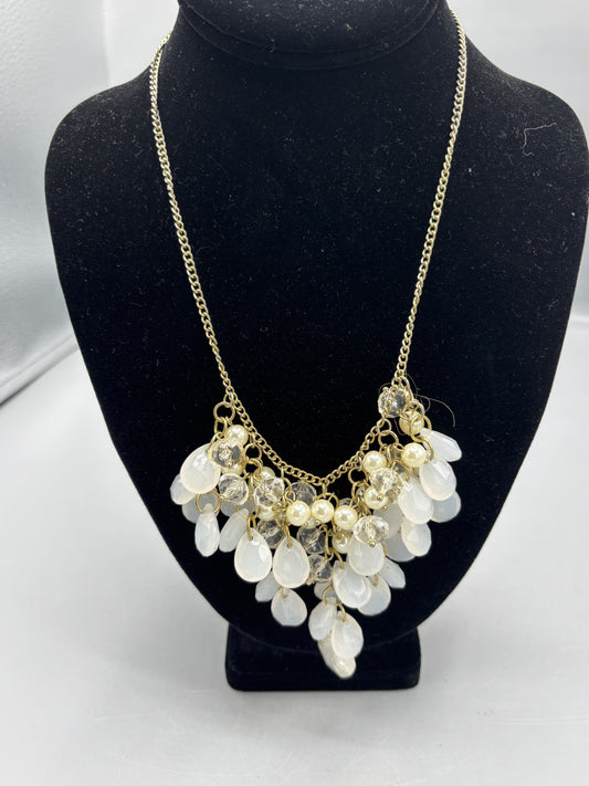 White bead & pearl like necklace